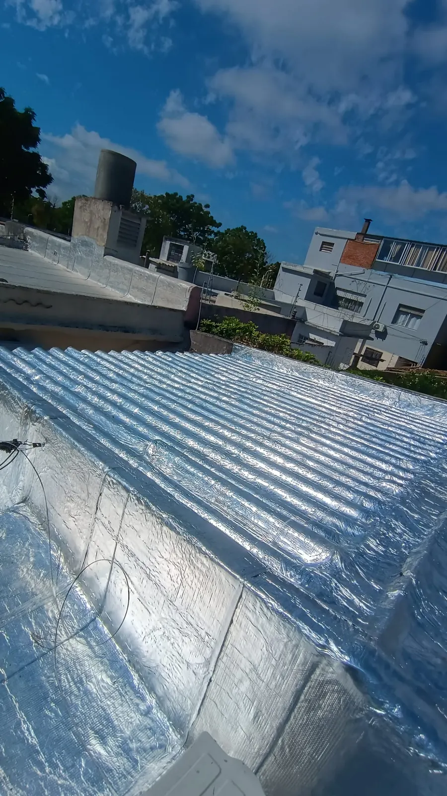 Techo de fibrocemento — Membrana Aluminizada — después